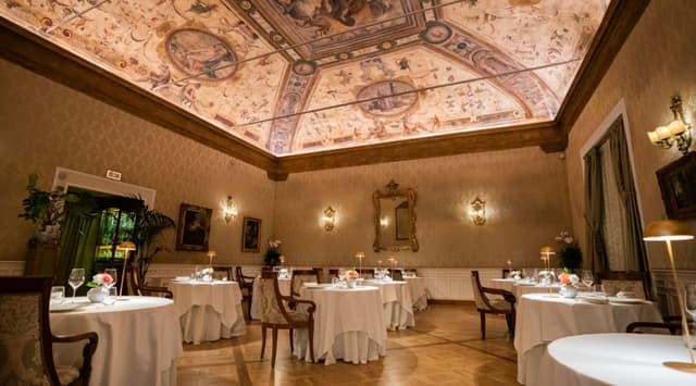 I Carracci Restaurant Room