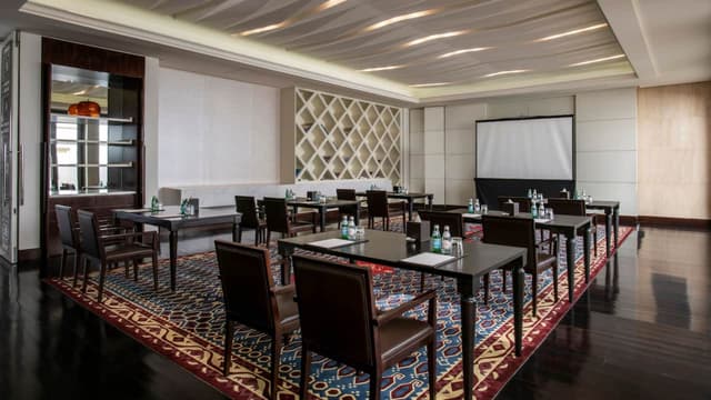 Park-Hyatt-Abu-Dhabi-P507-Meeting-Classroom-Setup.jpg