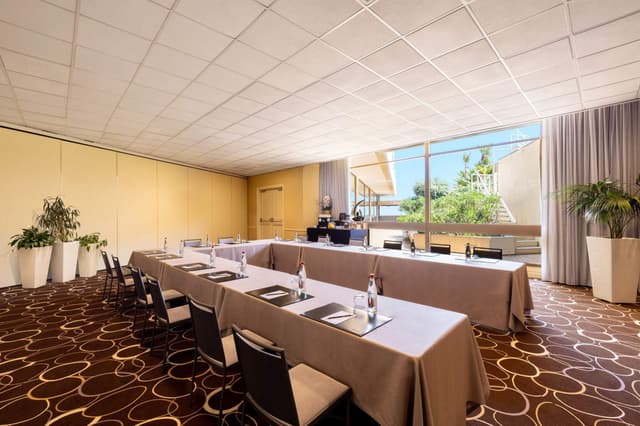 fairmont_montecarlo_catering_grand_events_meeting_room_grand_prix_a_galerie.jpg