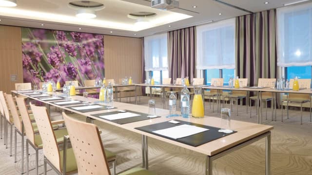 VIEJV-P0033-Meeting-Room-Lavendel.jpg