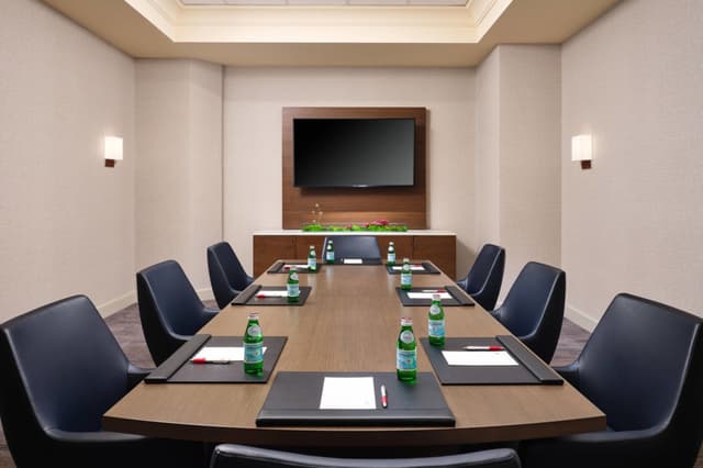 snast-sunflower-boardroom-2395-hor-clsc.jpg