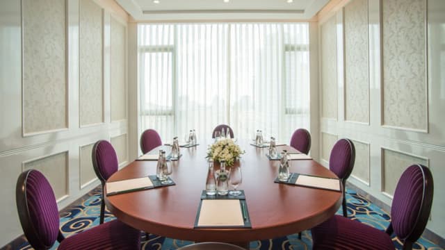 boardroom-meeting-conference-f-the-reverie-saigon-800x450.jpg