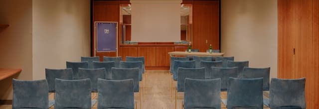 NH_Lingotto_Congress_Meeting_Rooms_Theatre_Setup_Sala_Fonderia_Screen.jpg