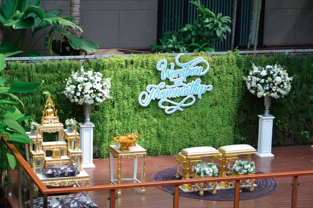 bkksm-courtyard-engagement-0140-hor-clsc.jpg