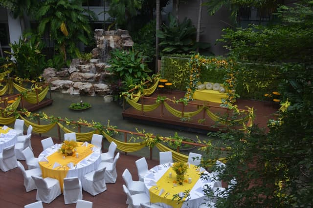 bkksm-wedding-discovery-courtyard-1960-hor-clsc.jpg