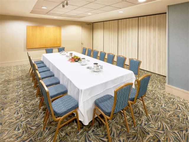 Ala-Moana-Hotel-Conference-facilities-Anthurium.jpg