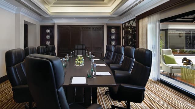 hktjw-boardroom-0142-hor-wide.jpg