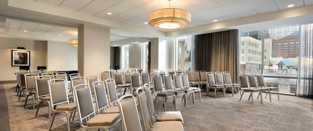 hampton-homewood-suites-by-hilton-chicago-downtown-west-loop-grant-1-2-theater.jpg