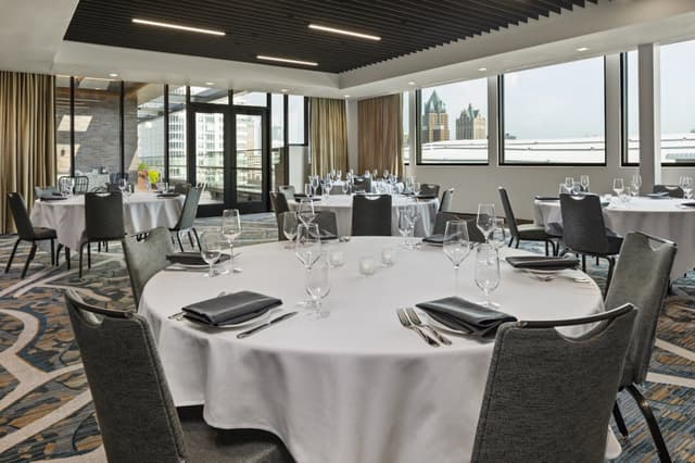 57420CreamCityRoom.jpg