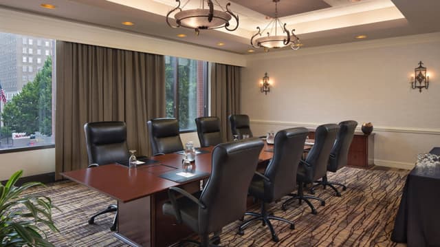 intmc-boardroom-6426-hor-wide.jpg