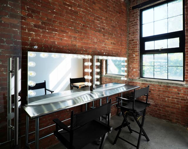 Dressingroom2.jpg