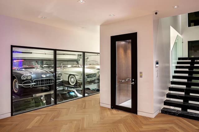 Garage and stairwell .jpg