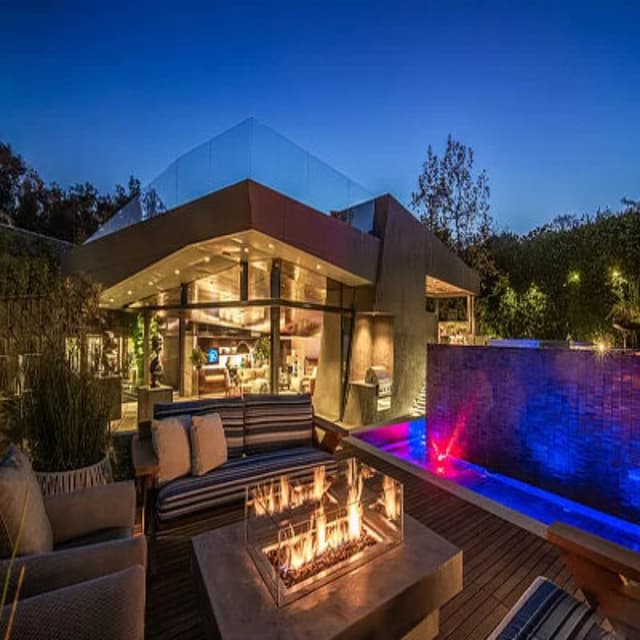 Outdoor Seating Area.jpg