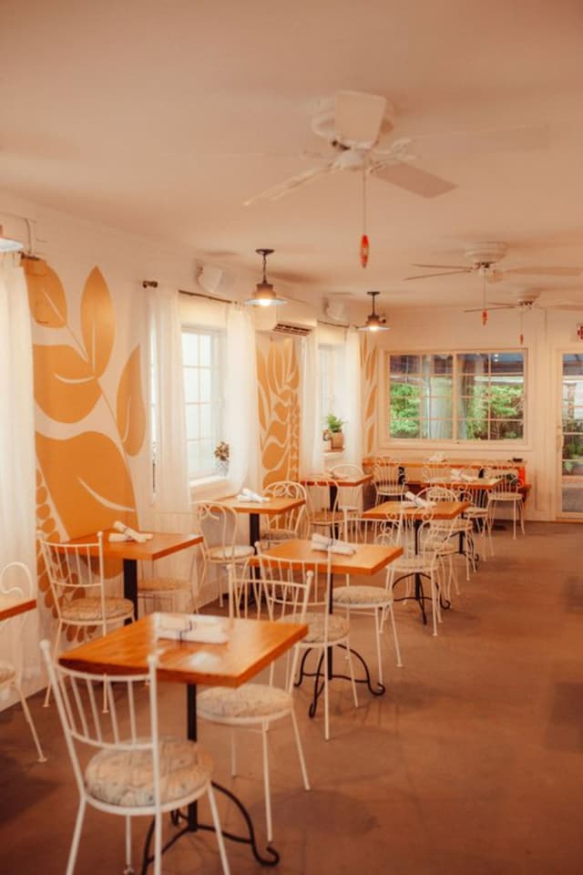 The Cafe (Indoors) 