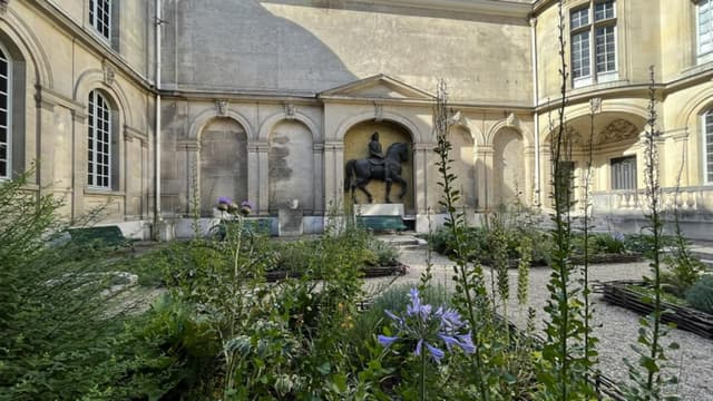 The Sign Rooms and Henry IV Garden