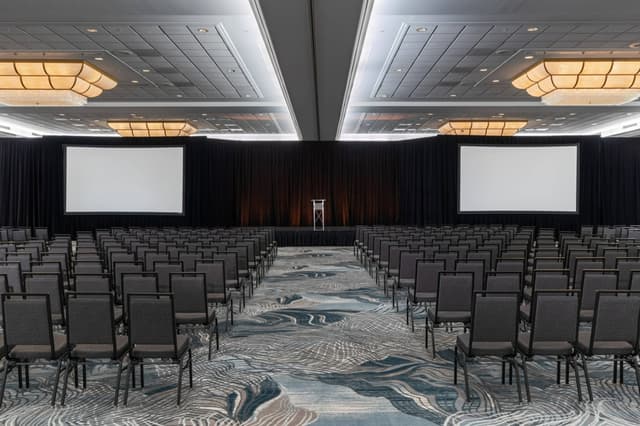 stlmg-ballroom-3840-hor-clsc.jpg