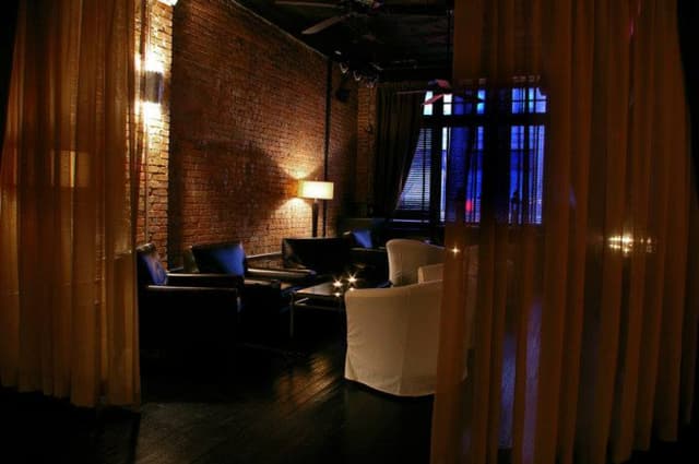 Lounge & VIP Room 