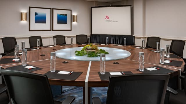 mc-tpaap-executive-boardroom-44732-33045-wide-hor.jpg