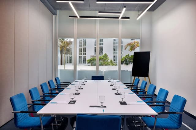 dxbad-meeting-room-9077-hor-clsc.jpg