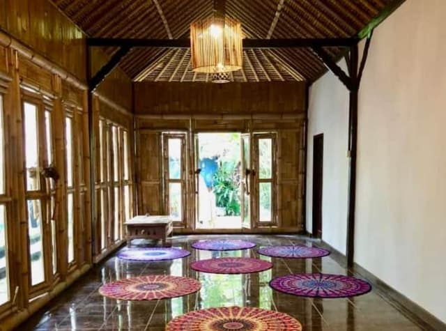 Maharaja-Pavillion-Meditation-Yoga-Retreat-Mansion-Wellness-Bali-Ubud-web-crop.jpg