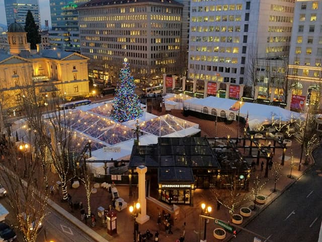 pioneer-courthouse-square-holiday-ale.jpg