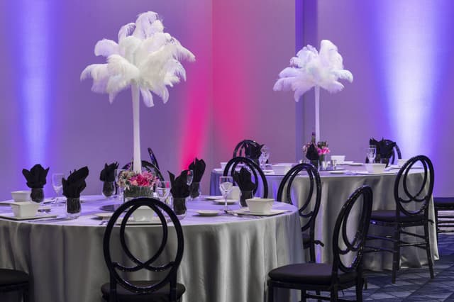 cy-lgbcy-event-table-setting55965-61249-classic-hor.jpg