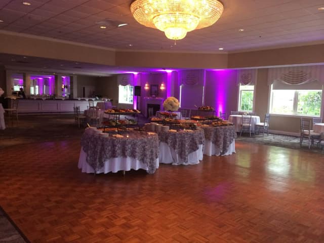 Mahoney-Room-Table-on-Dance-Floor.jpg