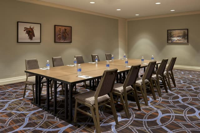 yulsi-meeting-room-2965-hor-clsc.jpg