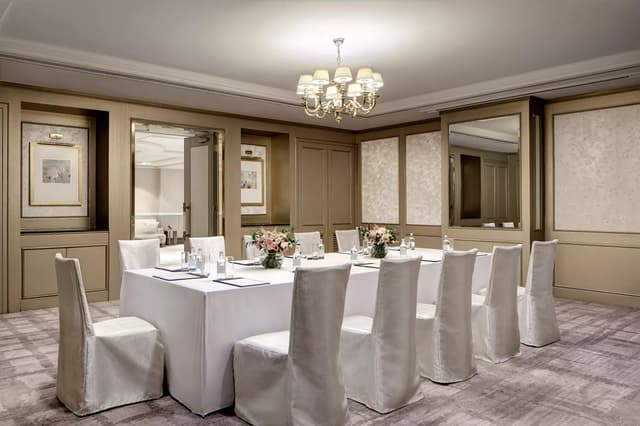 tlhkg-the-mayfair-meeting-room-the-mayfair.jpg