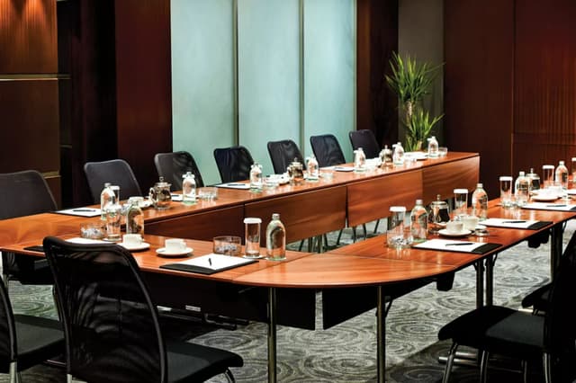 tlhkg-the-boardroom-meeting-centre_Large.jpg