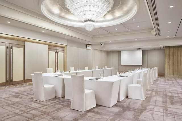 tlhkg-ballroom-u-shape-meeting-setup_Large.jpg