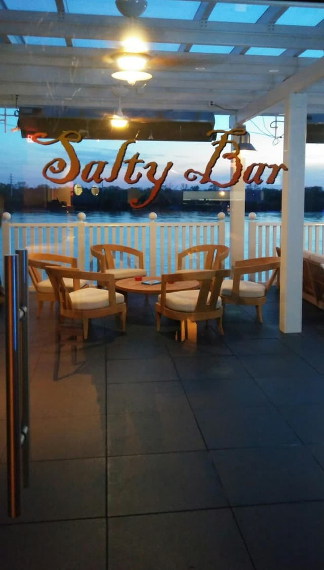 Salty VIP Bar