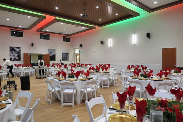 company-holiday-party-banquet-in-main-hall.jpg