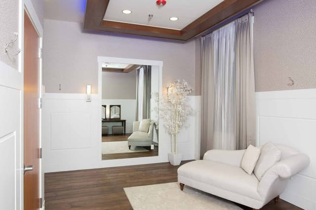 Elite-East-White-Bridal-Suite.jpg