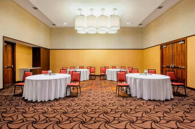 yycap-ballroom-8320-hor-clsc.jpg