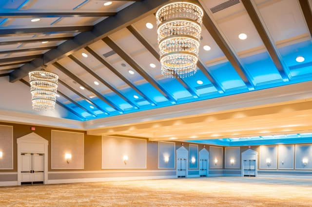 ptlak-ballroom-8872-hor-clsc.jpg