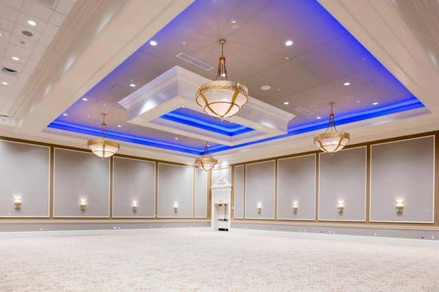 ptlak-ballroom-8870-hor-clsc.jpg