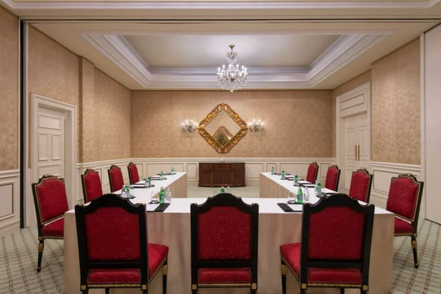 rz-dohrz-dohrz-albateelmeetingroom-22922_Classic-Hor.jpg