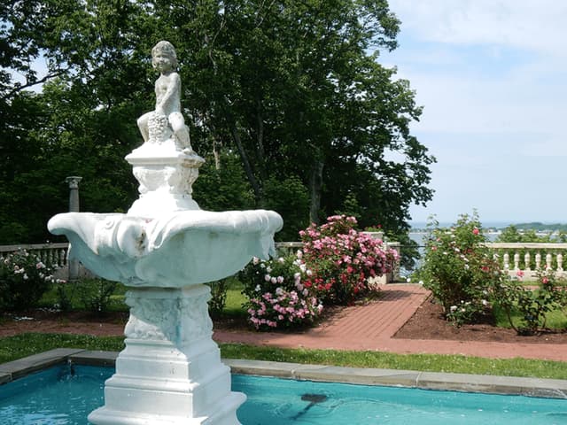 Rose-garden-fountain.jpg