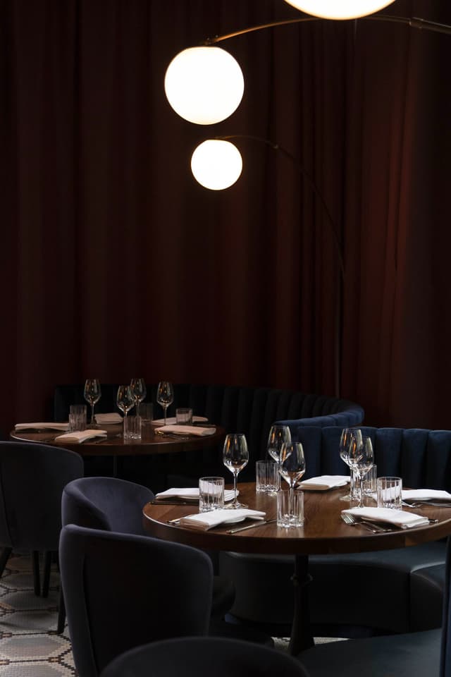 _Moishes - Banquette section bar.jpg
