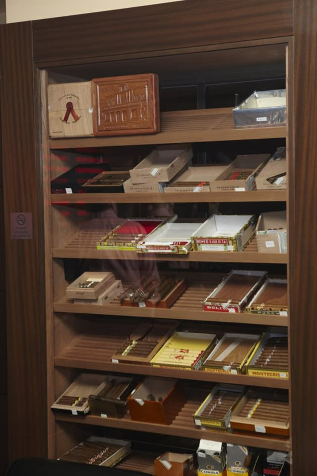 RnR Cigar Lounge