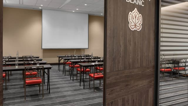 SCLCT-P0265-Meeting-Sauvignon-Blanc-Classroom.jpg
