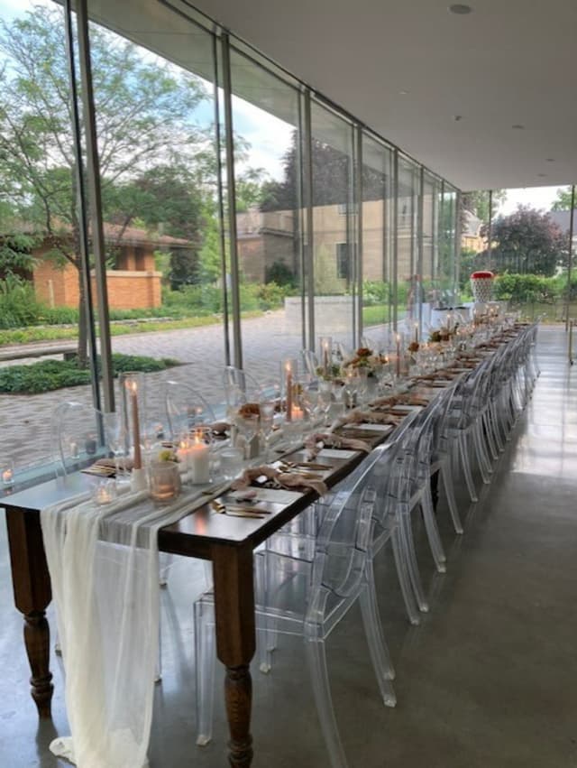 Table-in-GB-with-clear-chairs.jpg