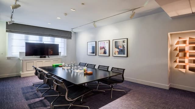 Andaz-London-Liverpool-Street-P727-Small-Suites-Monument.jpg