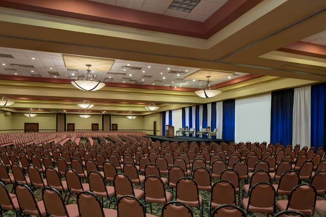 abqmc-ballroom-0056-hor-clsc.jpg