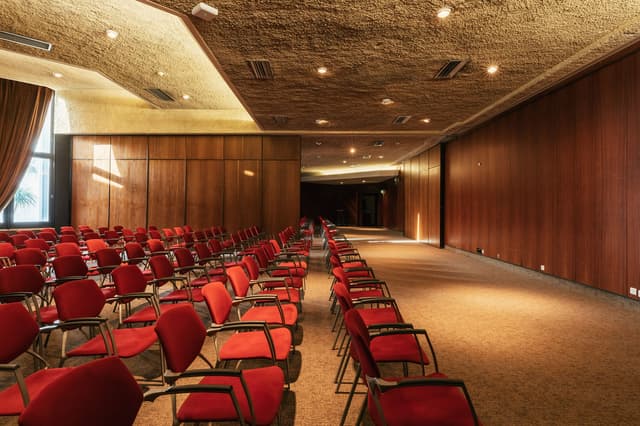 Auditorium III + IV