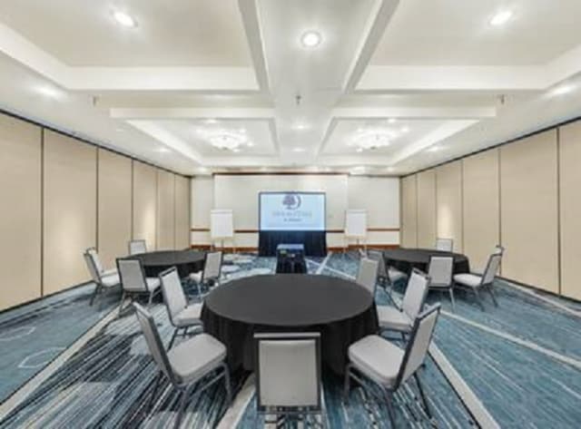 copy-of-04-meetings-and-events-terrace-iii-ballroom.jpg