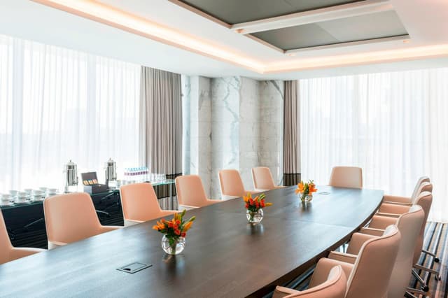 dxbgh-boardroom-5875-hor-clsc.jpg