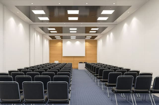 csm_cch_saal_abc_b_halbiert_b22_reihen_bestuhlung_1_dc8728f807.jpg