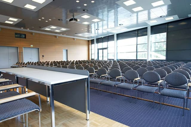 csm_cch_saal-d_theater_dd51b10b9c.jpg